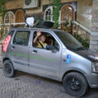 John und Magdalena nehmen an der Mongol Rally teil- all the best for your suspension!